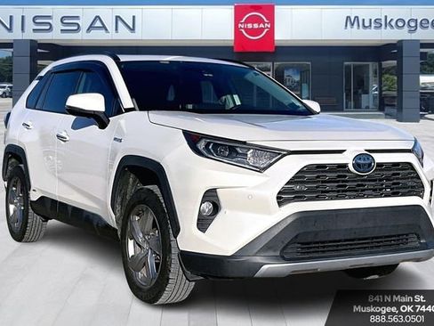 Used 2020 Toyota RAV4 Limited image 1