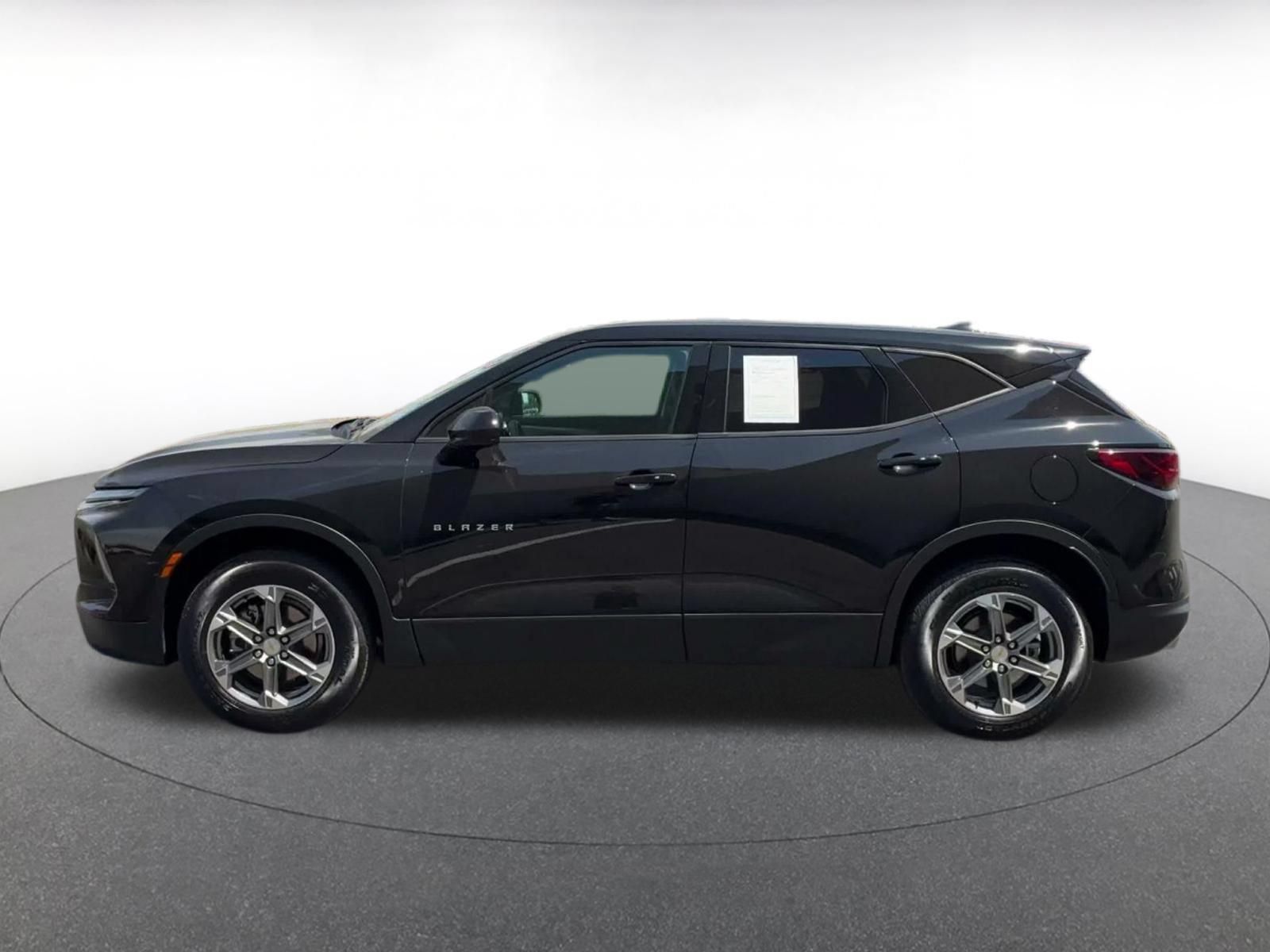 Used 2025 Chevrolet Blazer LT FWD image 8