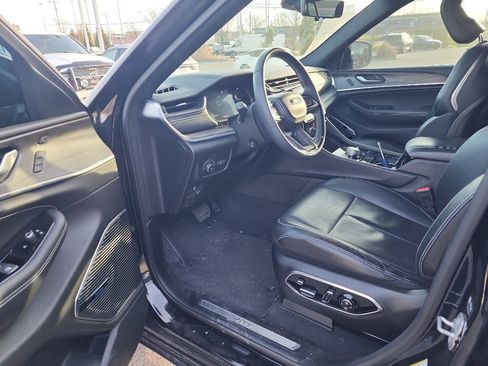 Used 2023 Jeep Grand Cherokee Overland w/ Adv Protech Group III image 10