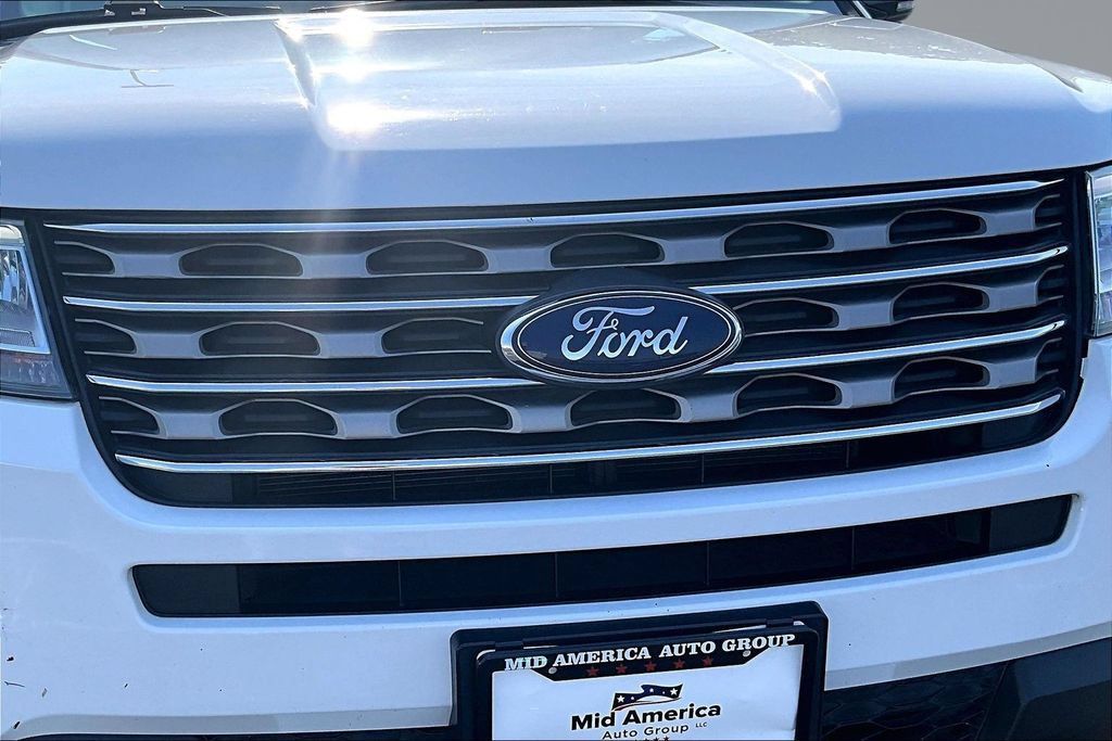 Used 2017 Ford Explorer XLT FWD image 29