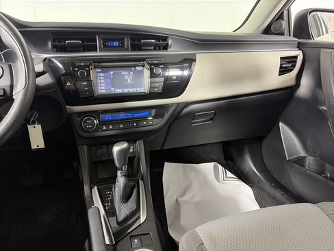 Used 2015 Toyota Corolla LE image 22