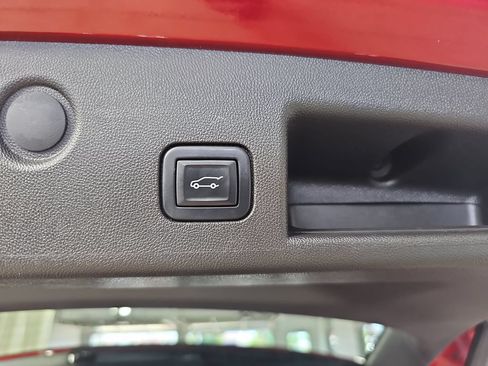 Certified 2022 Chevrolet Equinox RS w/ RS Leather Package AWD/4WD image 17