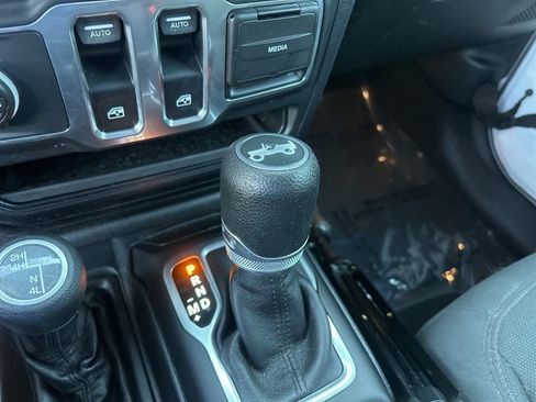 Used 2018 Jeep Wrangler Sport image 13