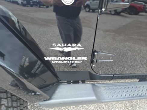 Used 2015 Jeep Wrangler Unlimited Sahara w/ Max Tow Package AWD/4WD image 8