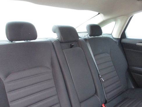 Used 2018 Ford Fusion SE w/ Fusion SE Technology Package image 25