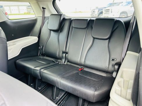 Used 2024 Kia Carnival LX image 24