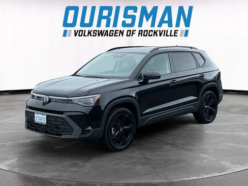 Used 2025 Volkswagen Taos SE AWD/4WD image 2
