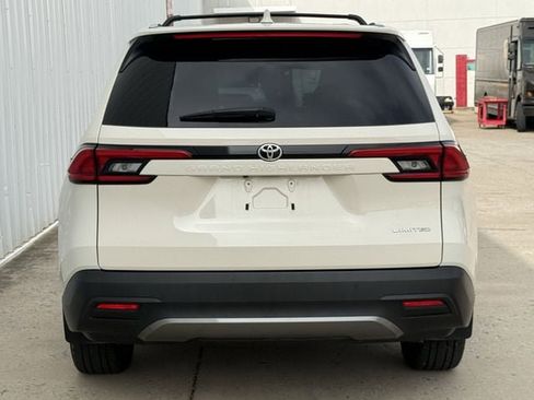 Used 2024 Toyota Grand Highlander Limited FWD image 5