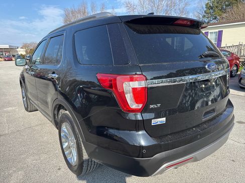 Used 2017 Ford Explorer XLT FWD image 8