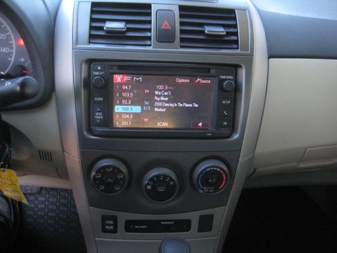 Used 2013 Toyota Corolla LE FWD image 20