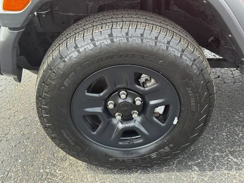 Certified 2025 Jeep Wrangler Sport AWD/4WD image 10