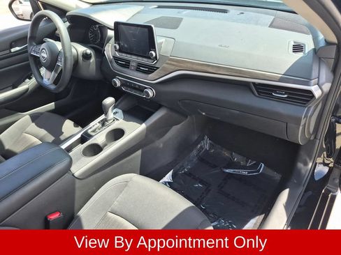 Used 2025 Nissan Altima 2.5 SV FWD image 32