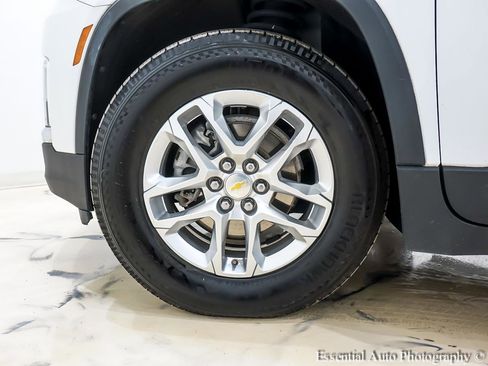 Used 2022 Chevrolet Traverse LS image 12