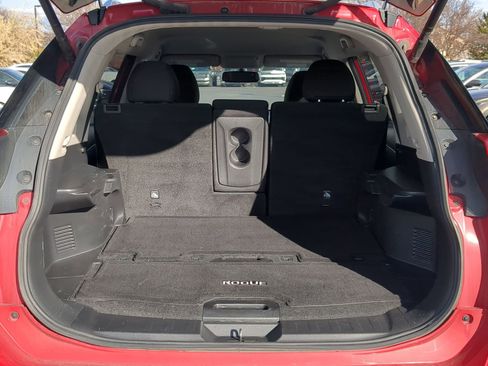 Used 2017 Nissan Rogue SV w/ SV Premium Package image 32