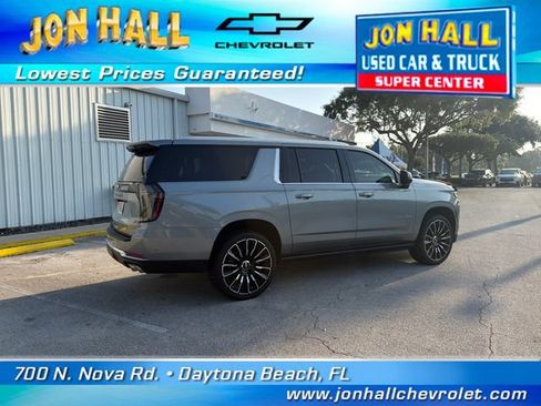 Used 2025 Chevrolet Suburban High Country AWD/4WD image 12