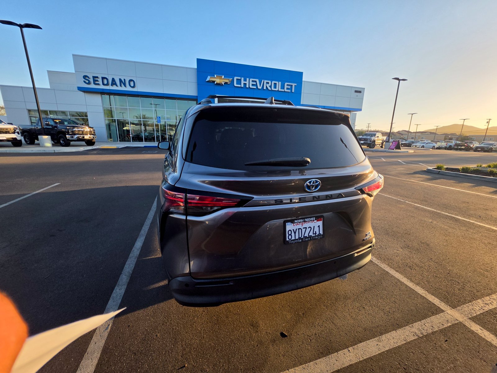 Used 2021 Toyota Sienna XLE w/ XLE Plus Package FWD image 4