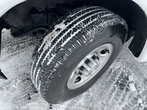 Used 2021 Chevrolet Express 2500 w/ Driver Convenience Package image 9