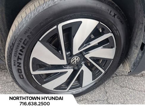 Used 2025 Volkswagen Atlas SE image 43