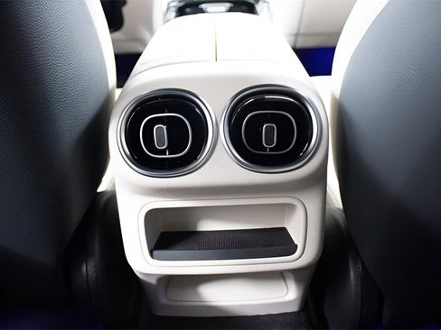 Used 2025 Mercedes-Benz GLC 350e 4MATIC image 24