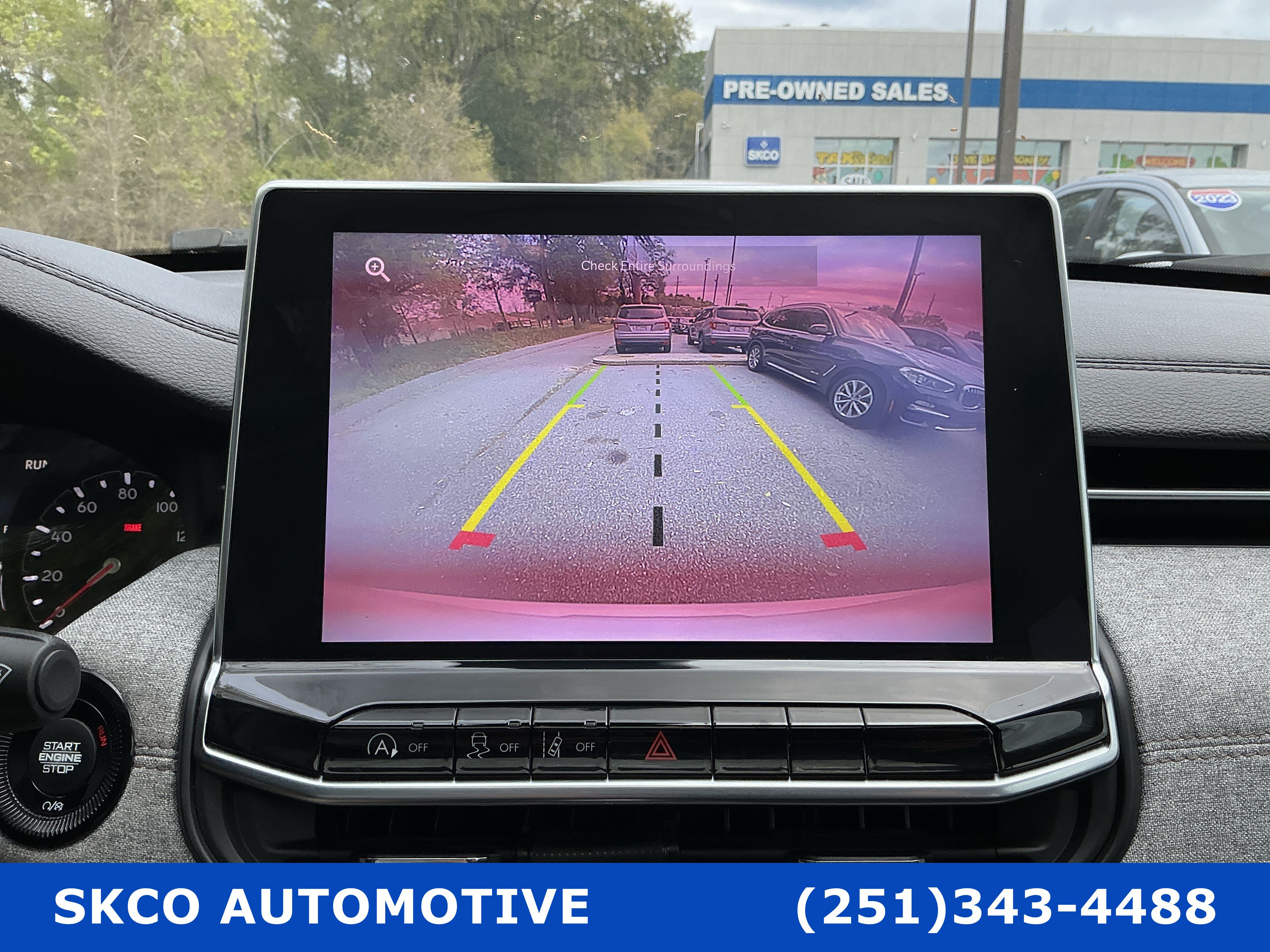 Used 2023 Jeep Compass Latitude w/ Sun and Sound Group AWD/4WD image 17