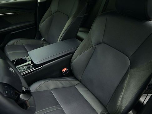 Used 2025 Toyota Camry XLE image 19