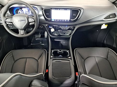 New 2026 Chrysler Pacifica Limited image 14