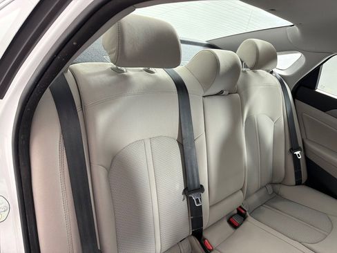 Used 2015 Hyundai Sonata SE w/ Option Group 02 image 19