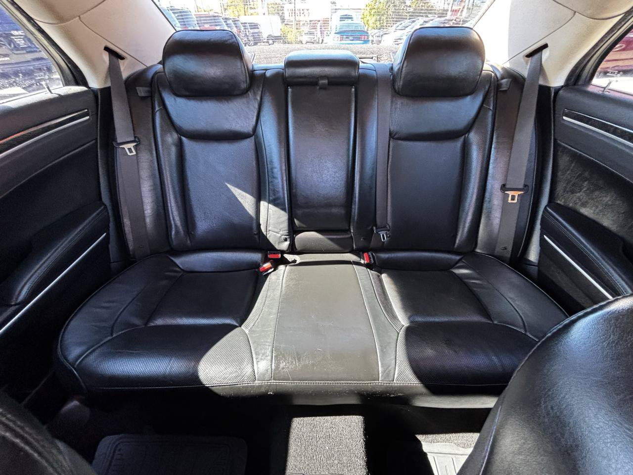 Used 2019 Chrysler 300 Limited RWD image 17