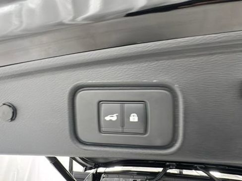 New 2026 Nissan Pathfinder SL image 17