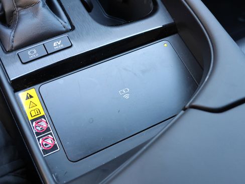 Used 2025 Lexus ES 300h w/ Luxury Package image 30