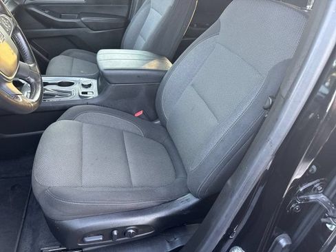 Used 2022 Chevrolet Traverse LT FWD image 10
