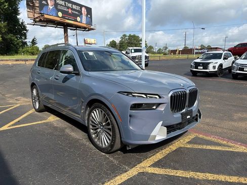 Used 2024 BMW X7 xDrive40i w/ Premium Package AWD/4WD image 4