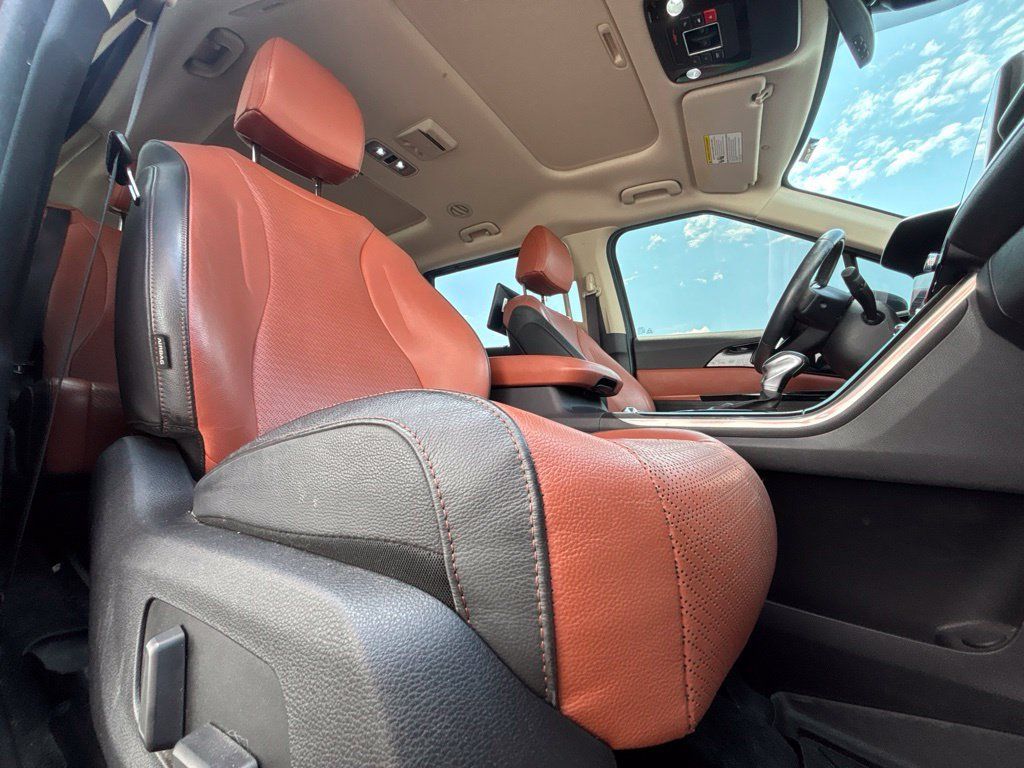 Used 2023 Kia Carnival SX Prestige FWD image 28
