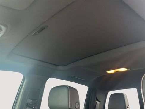 Used 2023 GMC Canyon Denali image 4