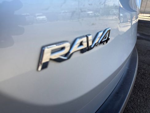 Used 2014 Toyota RAV4 LE FWD image 23