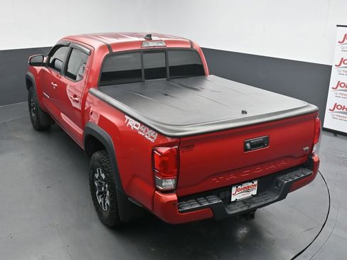 Used 2016 Toyota Tacoma TRD Off-Road w/ Premium & Technology Package image 24
