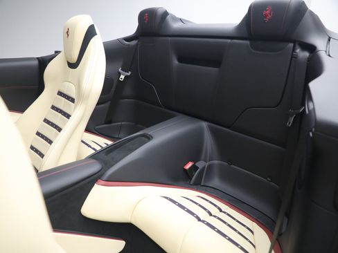 Certified 2025 Ferrari Roma Spider RWD image 16