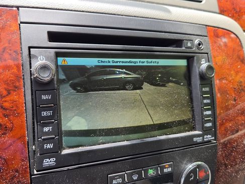 Used 2011 Chevrolet Tahoe LTZ RWD image 15