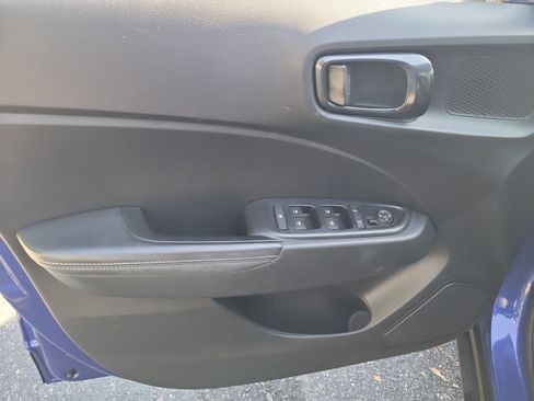 Used 2023 Hyundai Venue Limited image 16