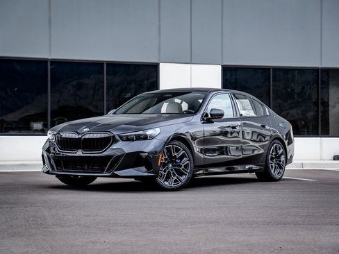 Used 2026 BMW 530i xDrive w/ M Sport Package image 1