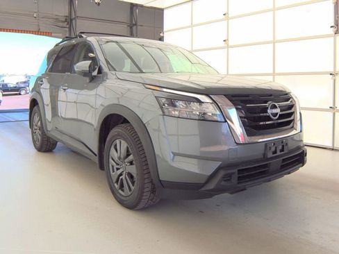Used 2022 Nissan Pathfinder SV AWD/4WD image 1