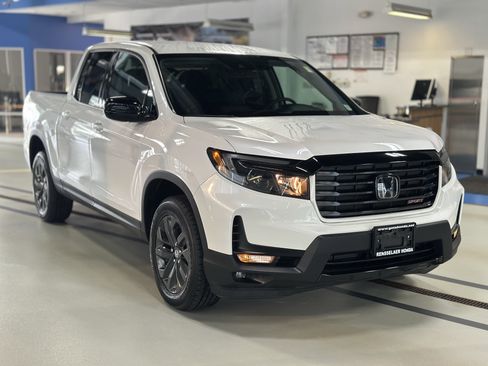 Used 2023 Honda Ridgeline Sport image 4