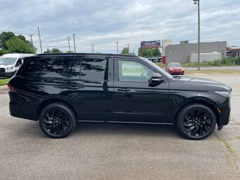 Used 2025 Lincoln Navigator Reserve w/ Jet Appearance Package AWD/4WD image 5