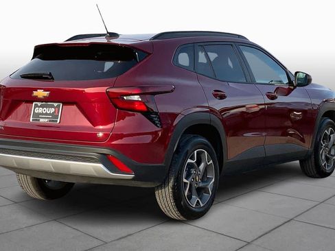 Used 2025 Chevrolet Trax LT image 13