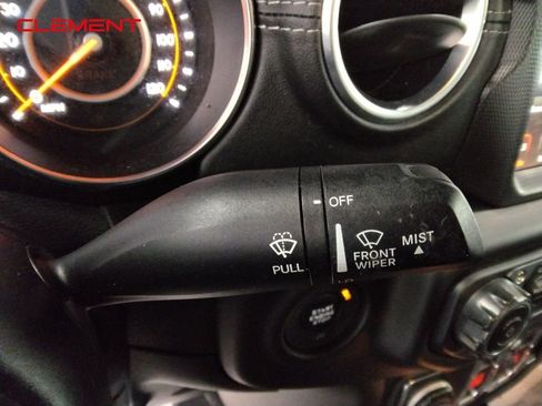 Used 2019 Jeep Wrangler Unlimited Sahara image 15