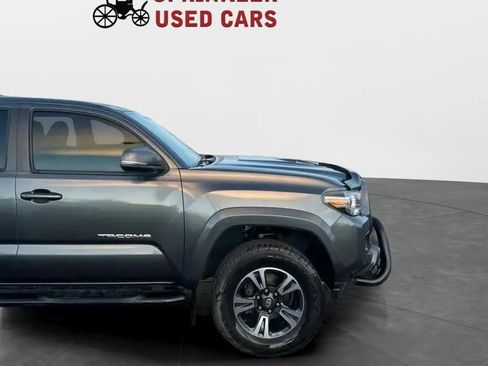 Used 2016 Toyota Tacoma TRD Sport w/ Towing Package image 5