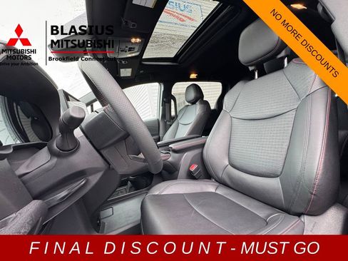 Used 2025 Toyota Sienna XSE w/ XSE Plus Package image 13