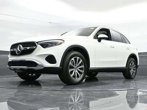 Used 2025 Mercedes-Benz GLC 300 4MATIC image 48
