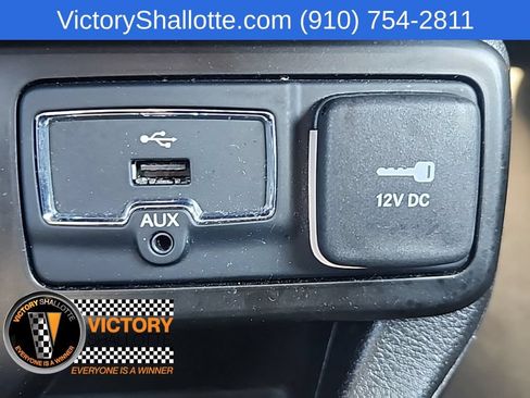 Used 2023 Jeep Renegade Latitude AWD/4WD image 9