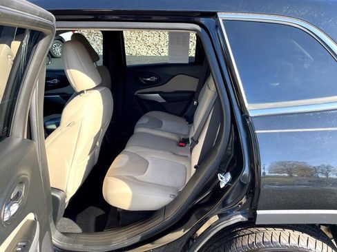 Used 2018 Jeep Cherokee Latitude image 12